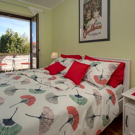 Apartment Kika Porec Esterno foto