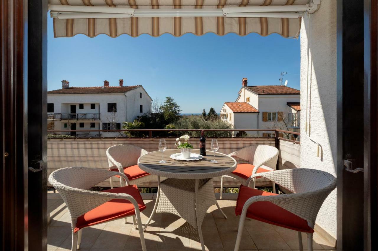 Apartment Kika Porec Esterno foto