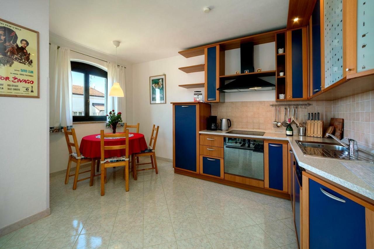 Apartment Kika Porec Esterno foto